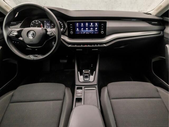 Skoda OCTAVIA 1.0 e-TSI Sport Automaat (APPLE CARPLAY, GROOT NAVI, CAMERA, GETINT GLAS, SPORTSTOELEN, STOELVERWARMING, KEYLESS, CRUISE, NIEUWE APK, NIEUWSTAAT)