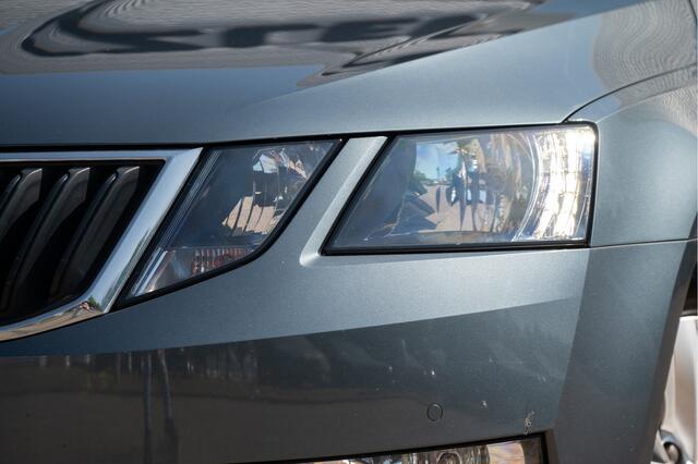 Skoda OCTAVIA Combi 1.0 TSI Ambition Business | Navi | PDC V+A | Trekhaak | AppConnect | Cruise | Stoelverw.