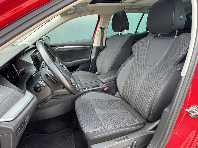 Skoda OCTAVIA Combi BWJ 2021 1.4 TSI iV PHEV 204 PK Business Edition Plus PLUG IN / PANORAMA / STUURVERW. / STOELVERW. VOOR + ACHTER / NAVI / CRUISE / CLIMA / LED / LMV / MULTIFUNCT. STUUR / PDC / KEYLESS / ISOFIX