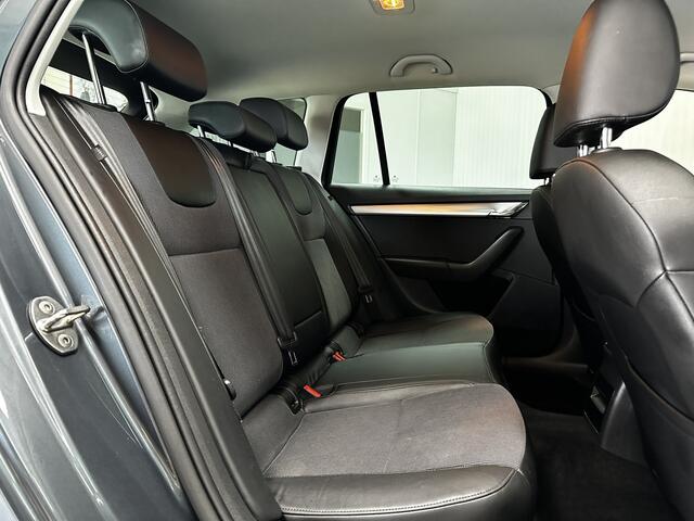 Skoda OCTAVIA Combi 1.0 TSI Greentech Business Edition/ Trekhaak!/ LED Dagrijverl./ 16''LMV/ Stoelverw./ DAB+/ Apple+Android/ Clima/ Navi/ Cruise Bluetooth/ Multi.LEDER.Stuur/ Elek.Pakket/ Isofix/ PDC Achter.