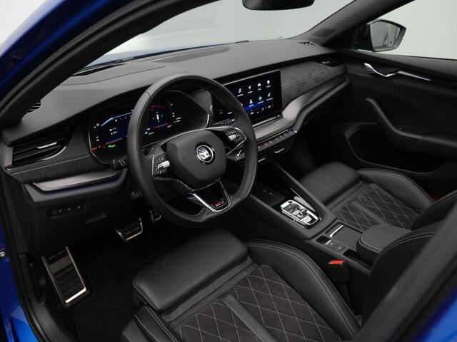 Skoda OCTAVIA Combi 1.4 TSI RS iV 245 pk DSG PHEV Business | Panoramadak | Leder/alcantara | Geheugen-/massagestoelen | Adaptief sportonderstel | Matrix LED | Stuur-/achterbankverwarming