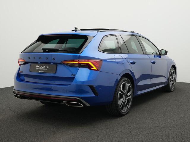 Skoda OCTAVIA Combi 1.4 TSI RS iV 245 pk DSG PHEV Business | Panoramadak | Leder/alcantara | Geheugen-/massagestoelen | Adaptief sportonderstel | Matrix LED | Stuur-/achterbankverwarming