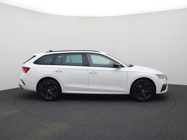 Skoda OCTAVIA Combi 1.4TSI 180kW/245PK RS iV PHEV DSG · App connect · Parkeersensoren · Stoelverwarming