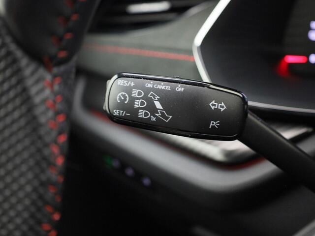 Skoda OCTAVIA Combi 1.4TSI 180kW/245PK RS iV PHEV DSG · App connect · Parkeersensoren · Stoelverwarming