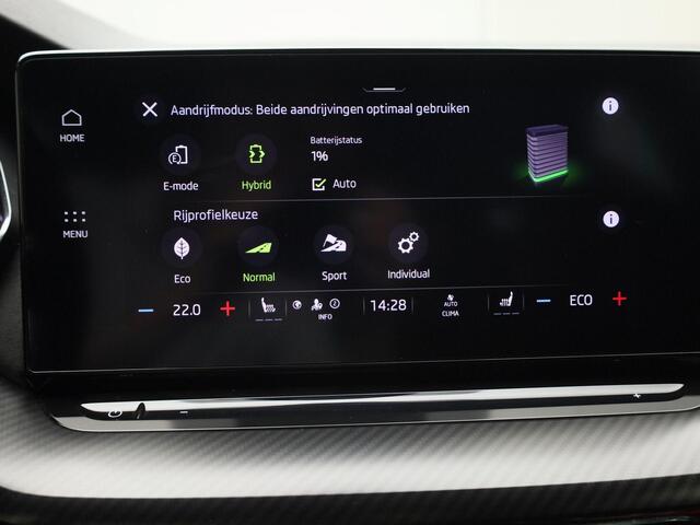 Skoda OCTAVIA Combi 1.4TSI 180kW/245PK RS iV PHEV DSG · App connect · Parkeersensoren · Stoelverwarming