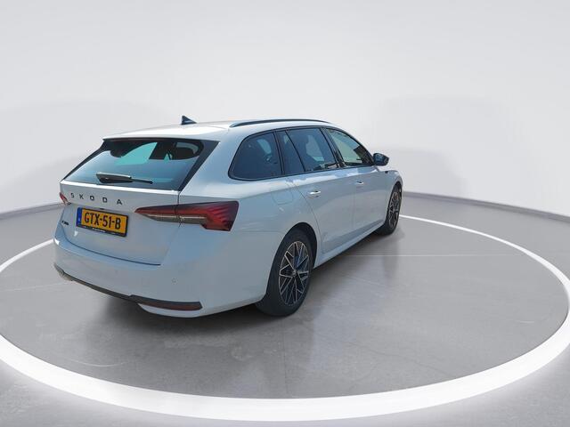 Skoda OCTAVIA Combi 1.5 TSI 150pk DSG MHEV Sportline Business · Apple/Android Car Play · Camera · Keyless · Elek. Achterklep · Sfeerverlichting · 17'' Inch ·