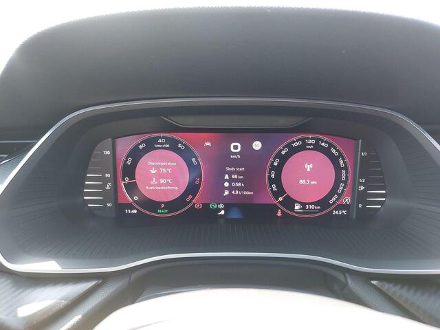 Skoda OCTAVIA Combi 1.5 TSI 150pk DSG MHEV Sportline Business · Apple/Android Car Play · Camera · Keyless · Elek. Achterklep · Sfeerverlichting · 17'' Inch ·