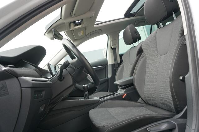 Skoda OCTAVIA Combi 1.0 TSI Style | PANORAMA DAK | STOELVERWARMING | METALLIC WIT |