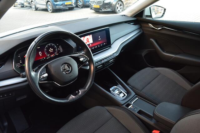Skoda OCTAVIA Combi 1.4 TSI iV PHEV Business Edition | Dealer Onderhouden | Led | 18 Inch |
