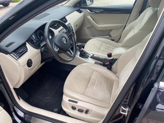 Skoda OCTAVIA 1.4 TSI Greentech Style Businessline | 150Pk | Automaat | A-Camera | Trekhaak | DAB | Xenon |