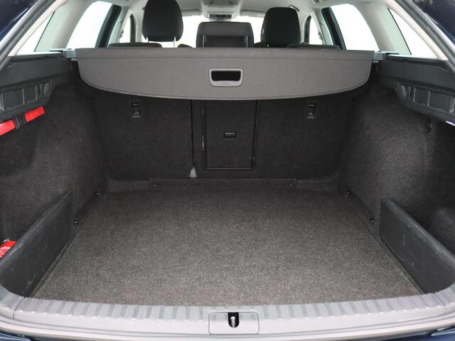 Skoda OCTAVIA Combi 1.5 e-TSI Business Edition Plus 150PK DSG Matrix-LED Verlichting, Clima, Stoelverwarming, Achteruitrijcamera, Cruise Controle, Elektr. Achterklep, 18" LM Velgen