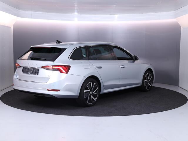 Skoda OCTAVIA Combi 1.4 TSI iV PHEV Style 204 pk Automaat (DSG) | Navigatie | Parkeersensoren | Achteruitrijcamera | Stoelverwarming v/a | Elektr. voorstoelen met memory |