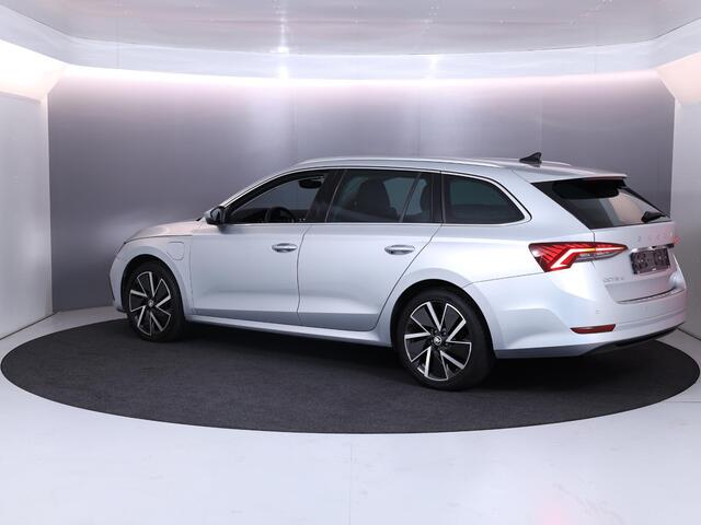 Skoda OCTAVIA Combi 1.4 TSI iV PHEV Style 204 pk Automaat (DSG) | Navigatie | Parkeersensoren | Achteruitrijcamera | Stoelverwarming v/a | Elektr. voorstoelen met memory |