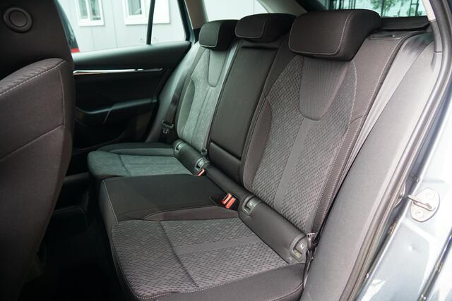Skoda OCTAVIA Combi 1.4 TSI iV PHEV Business Edition Plus + DODEHOEKDETECTIE / CAMERA / STOEL & STUURWIELVERWARMING