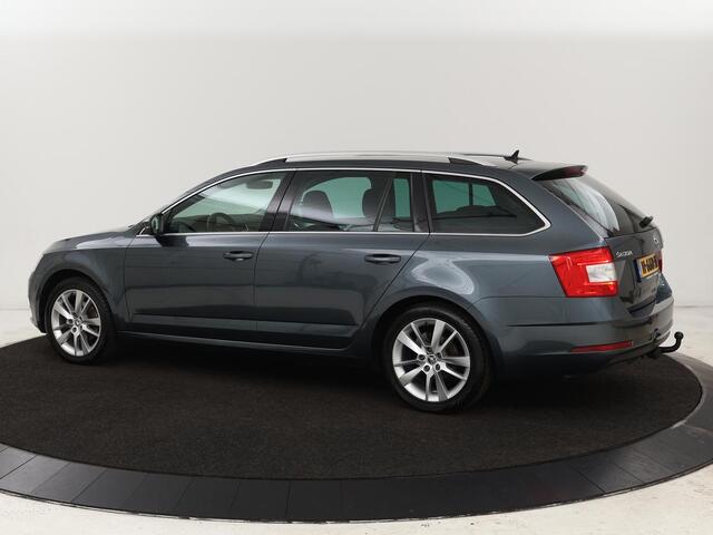 Skoda OCTAVIA 1.5 TSI Business Edition | Stoelverwarming | Trekhaak | Carplay | Half leder | Navigatie | Climate control | Parkeerhulp | Cruise control