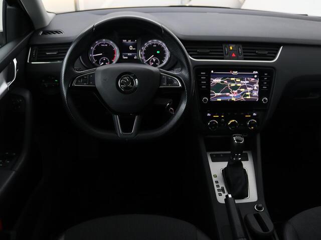 Skoda OCTAVIA 1.5 TSI Business Edition | Stoelverwarming | Trekhaak | Carplay | Half leder | Navigatie | Climate control | Parkeerhulp | Cruise control
