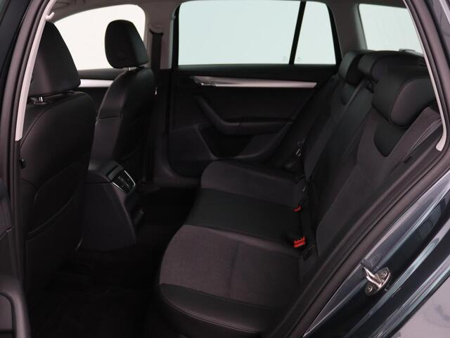 Skoda OCTAVIA 1.5 TSI Business Edition | Stoelverwarming | Trekhaak | Carplay | Half leder | Navigatie | Climate control | Parkeerhulp | Cruise control