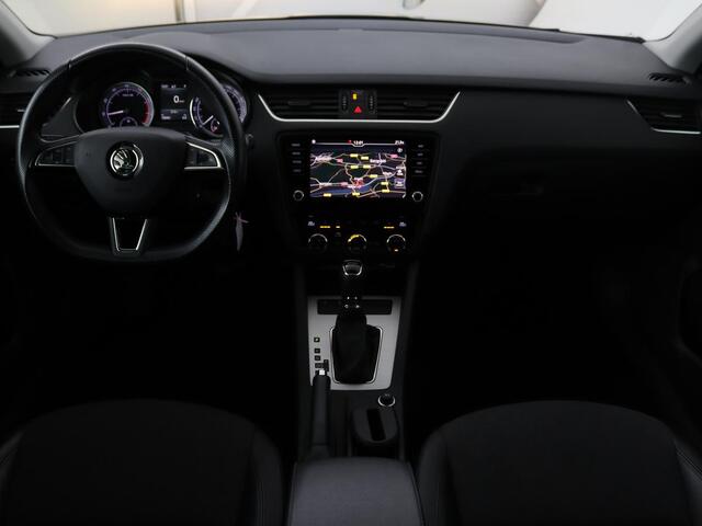Skoda OCTAVIA 1.5 TSI Business Edition | Stoelverwarming | Trekhaak | Carplay | Half leder | Navigatie | Climate control | Parkeerhulp | Cruise control