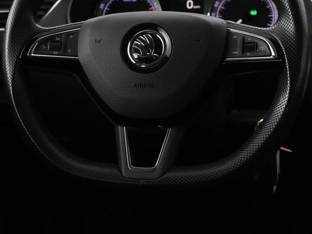 Skoda OCTAVIA 1.5 TSI Business Edition | Stoelverwarming | Trekhaak | Carplay | Half leder | Navigatie | Climate control | Parkeerhulp | Cruise control