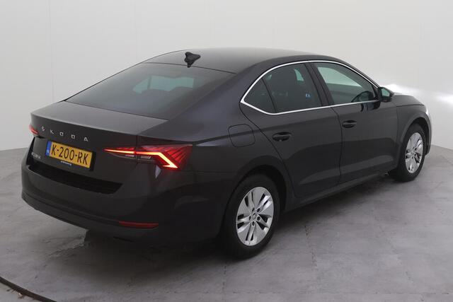 Skoda OCTAVIA 1.0 TSI 110pk Business Edition / Navigatie / Elek Achterklep / Parkeersensoren / Donker glas / 16"