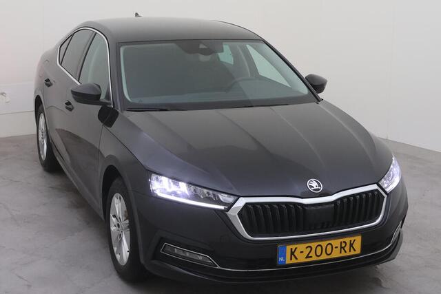 Skoda OCTAVIA 1.0 TSI 110pk Business Edition / Navigatie / Elek Achterklep / Parkeersensoren / Donker glas / 16"