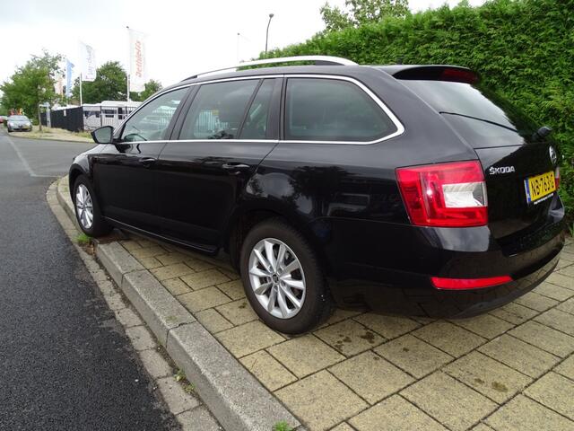 Skoda OCTAVIA 1.0 TSI GRT AMB BNS-Navi-Blth-Media-Cruise-Usb-Clima