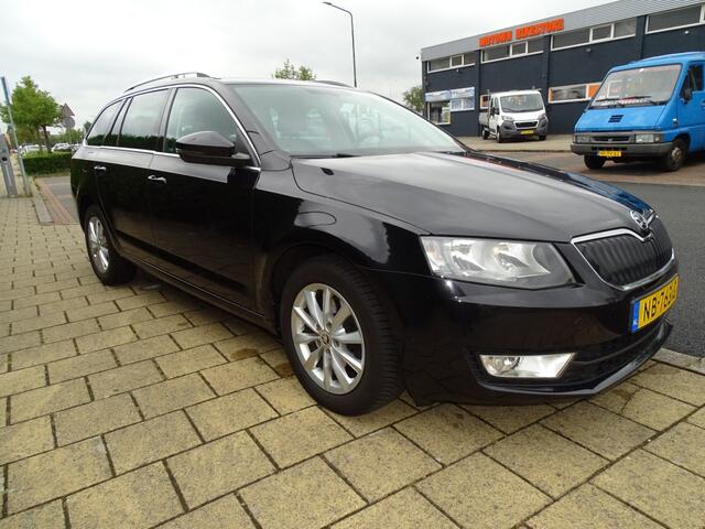 Skoda OCTAVIA 1.0 TSI GRT AMB BNS-Navi-Blth-Media-Cruise-Usb-Clima