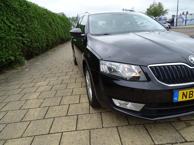 Skoda OCTAVIA 1.0 TSI GRT AMB BNS-Navi-Blth-Media-Cruise-Usb-Clima