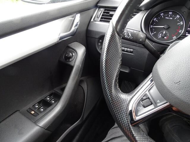 Skoda OCTAVIA 1.0 TSI GRT AMB BNS-Navi-Blth-Media-Cruise-Usb-Clima