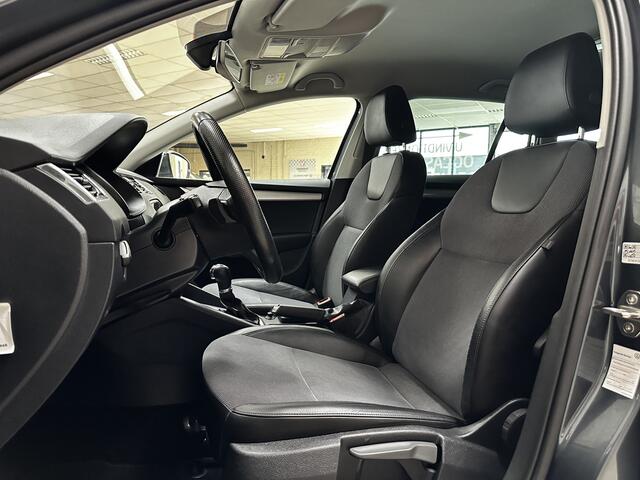Skoda OCTAVIA Combi 1.5 TSI Greentech Business Edition /AUTOMAAT! /Trekhaak! /Apple + Android /Navi /Climat /Cruise /Elek. pakket /Bluetooth /Stoelverw. /Regensensor /16"LMV /Extra getint glas /PDC /Mistlampen /Dakrails /Armsteun /Isofix.