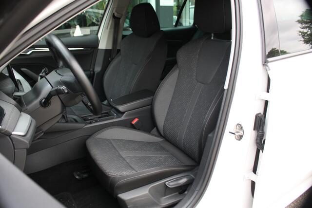 Skoda OCTAVIA Combi 1.5 TSI First Edition | Navi | Parkeerhulp | Optiek zwart | 150pk!
