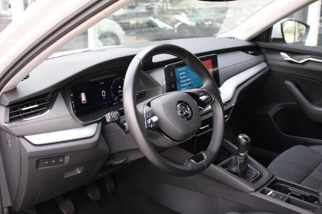 Skoda OCTAVIA Combi 1.5 TSI First Edition | Navi | Parkeerhulp | Optiek zwart | 150pk!