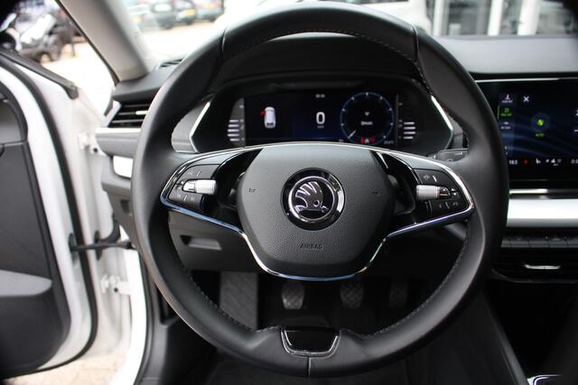 Skoda OCTAVIA Combi 1.5 TSI First Edition | Navi | Parkeerhulp | Optiek zwart | 150pk!