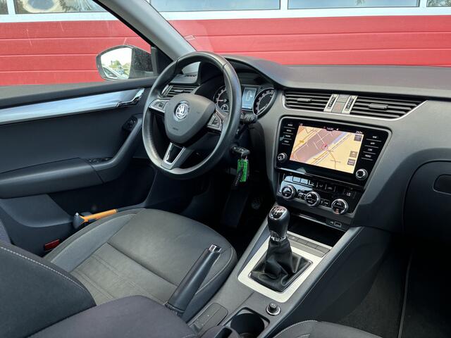 Skoda OCTAVIA Combi 1.6 TDI Greentech Ambition Business 1500KG TREKKEN / TREKHAAK / CARPLAY / NAVI / CLIMA / PDC / BLUETOOTH / CRUISE / NL-AUTO