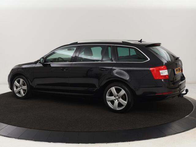 Skoda OCTAVIA 1.0 TSI Ambition | Trekhaak | Stoelverwarming | Carplay | Full LED | Half leder | Navigatie | Sportstuur | Parkeerhulp | Climate control | Cruise control | DAB