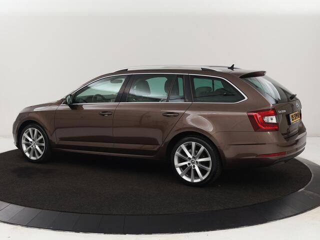 Skoda OCTAVIA 1.0 TSI Style | Stoelverwarming | Leder/Alcantara | Carplay | Park Assist | Full LED | Keyless | Navigatie | Climate control | Cruise control