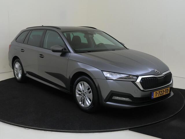 Skoda OCTAVIA Combi 1.0 e-TSI Business Edition | Navigatie | Stoelverwarming | Keyless | Parkeersensoren | CarPlay | Elektrisch inklapbare buitenspiegels | Rijprofielkeuze |