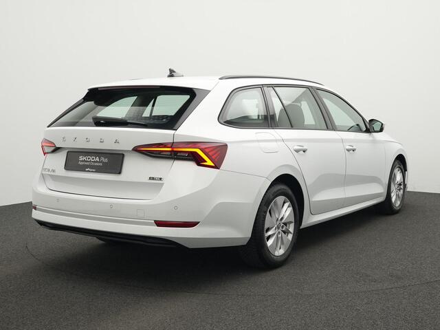 Skoda OCTAVIA Combi 1.0 e-TSI 110 pk DSG Business Edition | Trekhaak | Navigatie | Parkeersensoren voor/achter