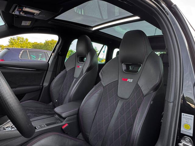 Skoda OCTAVIA Combi 1.4 TSI RS iV PHEV Business Pano Head-Up Canton Elektr. RS-Zetels ACC 19-Inch Keyless Side/Lane VOL!