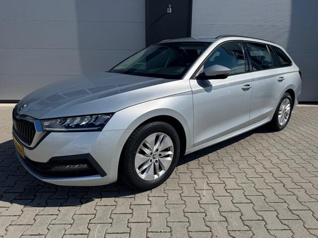 Skoda OCTAVIA 1.0 e-TSI AUTOMAAT / Business Edition / Dealer onderhouden / Wegklapbare trekhaak.