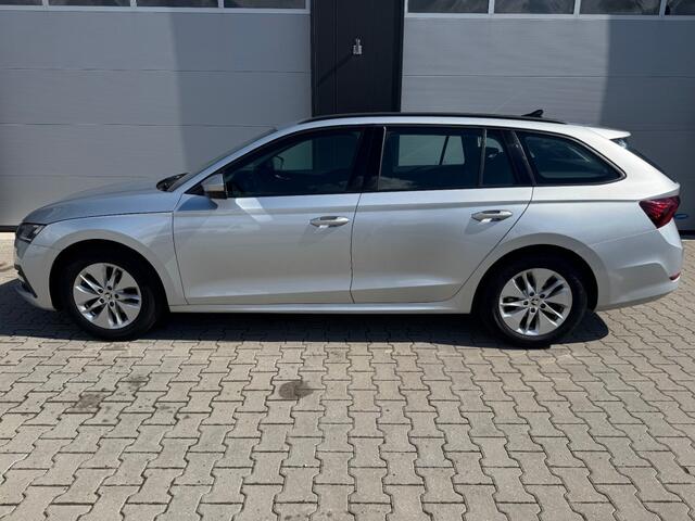 Skoda OCTAVIA 1.0 e-TSI AUTOMAAT / Business Edition / Dealer onderhouden / Wegklapbare trekhaak.
