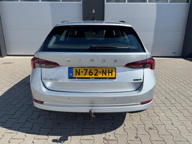 Skoda OCTAVIA 1.0 e-TSI AUTOMAAT / Business Edition / Dealer onderhouden / Wegklapbare trekhaak.