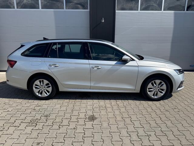 Skoda OCTAVIA 1.0 e-TSI AUTOMAAT / Business Edition / Dealer onderhouden / Wegklapbare trekhaak.