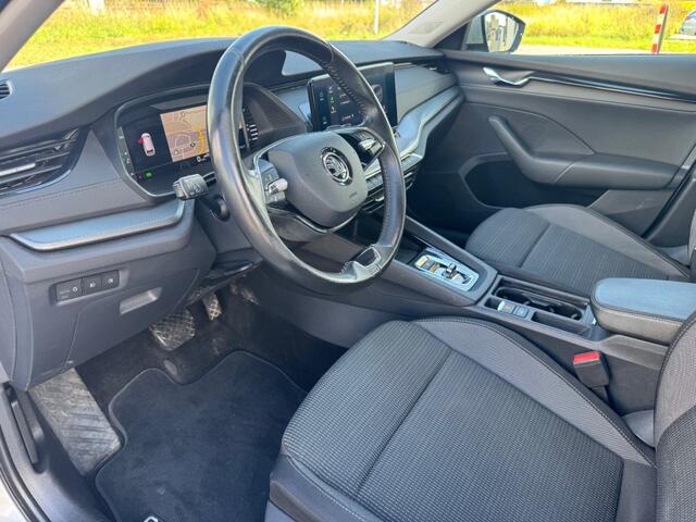 Skoda OCTAVIA 1.0 e-TSI AUTOMAAT / Business Edition / Dealer onderhouden / Wegklapbare trekhaak.