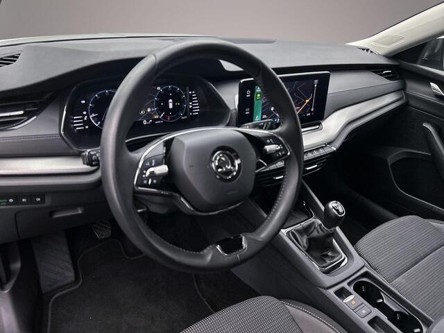 Skoda OCTAVIA Combi Business Edition 1.0 TSI 110pk Cruise control, Navigatie, Parkeersensoren, Elektrische achterklep, App connect, LED koplampen, Airco, DAB, Radio, Bluetooth