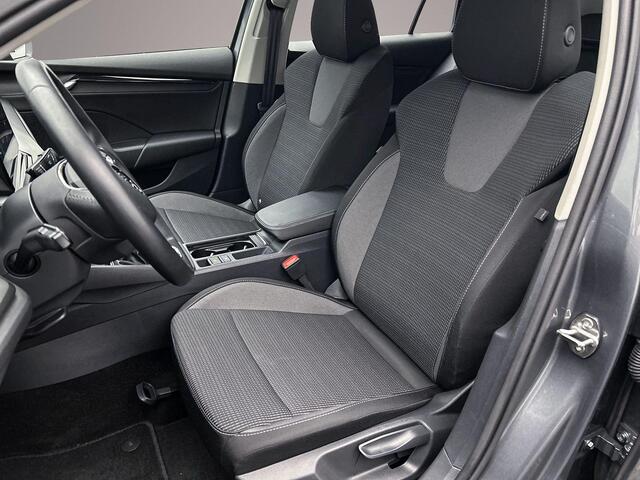 Skoda OCTAVIA Combi Business Edition 1.0 TSI 110pk Cruise control, Navigatie, Parkeersensoren, Elektrische achterklep, App connect, LED koplampen, Airco, DAB, Radio, Bluetooth