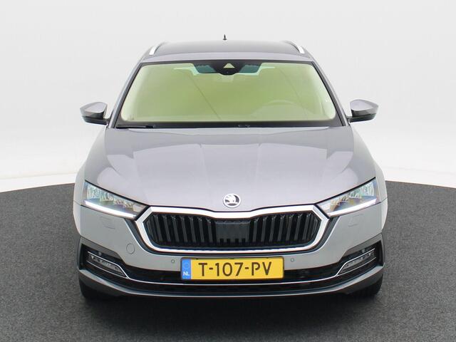 Skoda OCTAVIA Combi 1.0 e-TSi 110 Pk Automaat Business Edition Plus | Trekhaak | Adaptive Cruise | Carplay | LED | parkeersensoren | Elektrische Achterklep | 17 Inch | 61.342 Km