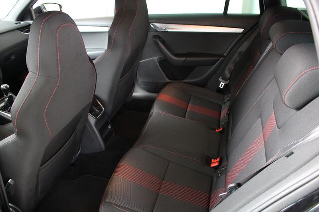 Skoda OCTAVIA Combi 1.0 TSI Greentech Sport Business Trekhaak | Navigatie | DAB Radio |