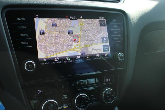 Skoda OCTAVIA Combi 1.5 TSI Greentech Business Edition Automaat | Navigatiesysteem | Trekhaak | All season banden