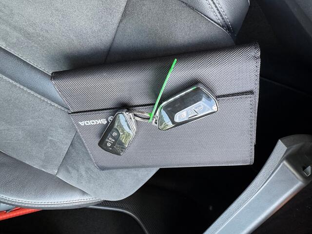 Skoda OCTAVIA 1.0 TSI Bns Edition Plus ecc,1/2leer,digidash,lmv,navi,pdc,chroom